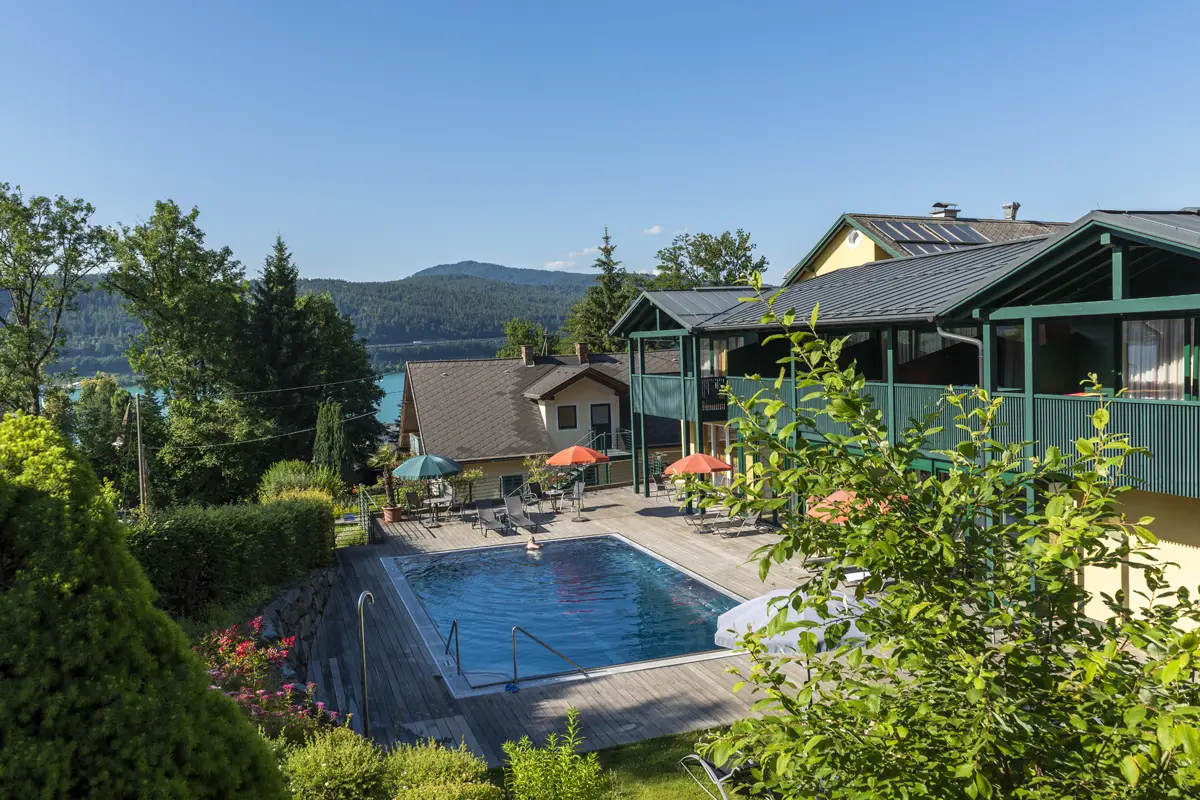 Giulia Slowresidence – boutique hotel on Lake Wörthersee – garden and outdoor pool on Lake Wörthersee